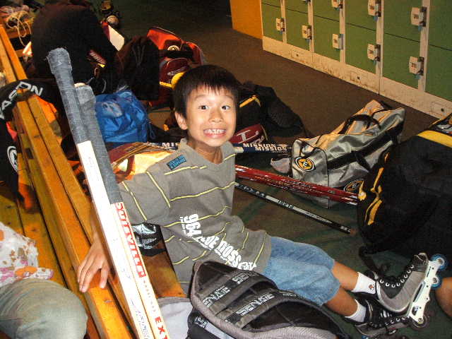 ���̉摜�̒��쌠��
Hiroshima Inline Hockey League(HIHL)�ɂ���܂��B�摜�f�[�^�̖��f�]�p�͌ł����f��\���グ�܂��B