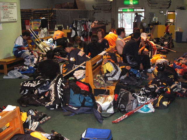 ���̉摜�̒��쌠��
Hiroshima Inline Hockey League(HIHL)�ɂ���܂��B�摜�f�[�^�̖��f�]�p�͌ł����f��\���グ�܂��B