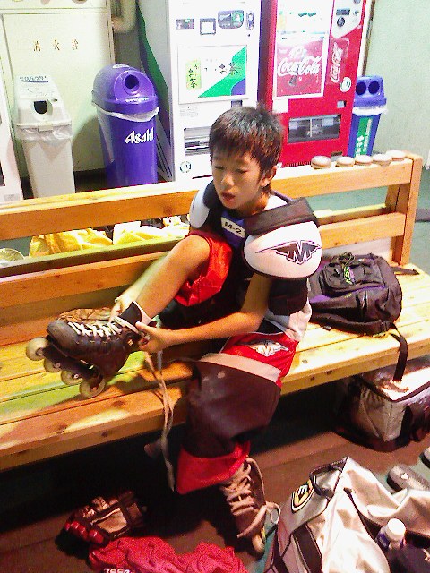 ���̉摜�̒��쌠��
Hiroshima Inline Hockey League(HIHL)�ɂ���܂��B�摜�f�[�^�̖��f�]�p�͌ł����f��\���グ�܂��B