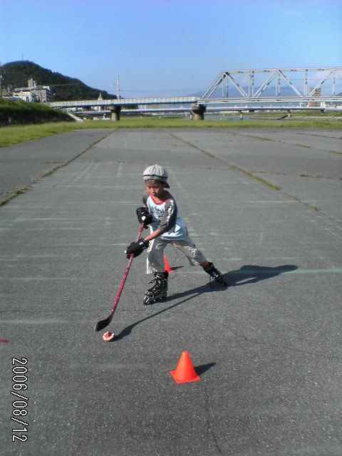 ���̉摜�̒��쌠��
Hiroshima Inline Hockey League(HIHL)�ɂ���܂��B�摜�f�[�^�̖��f�]�p�͌ł����f��\���グ�܂��B