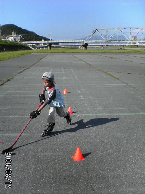 ���̉摜�̒��쌠��
Hiroshima Inline Hockey League(HIHL)�ɂ���܂��B�摜�f�[�^�̖��f�]�p�͌ł����f��\���グ�܂��B