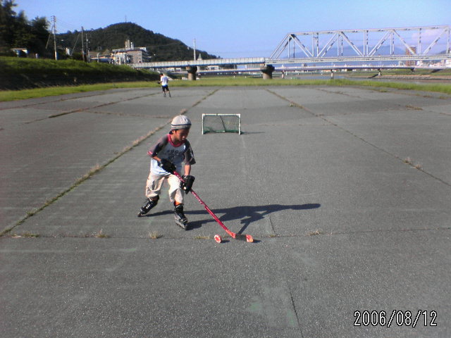 ���̉摜�̒��쌠��
Hiroshima Inline Hockey League(HIHL)�ɂ���܂��B�摜�f�[�^�̖��f�]�p�͌ł����f��\���グ�܂��B