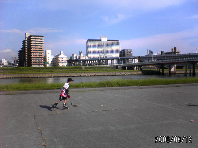 ���̉摜�̒��쌠��
Hiroshima Inline Hockey League(HIHL)�ɂ���܂��B�摜�f�[�^�̖��f�]�p�͌ł����f��\���グ�܂��B