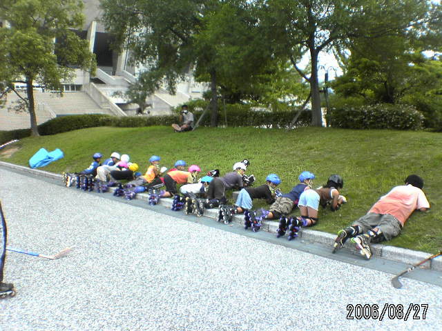 ���̉摜�̒��쌠��
Hiroshima Inline Hockey League(HIHL)�ɂ���܂��B�摜�f�[�^�̖��f�]�p�͌ł����f��\���グ�܂��B