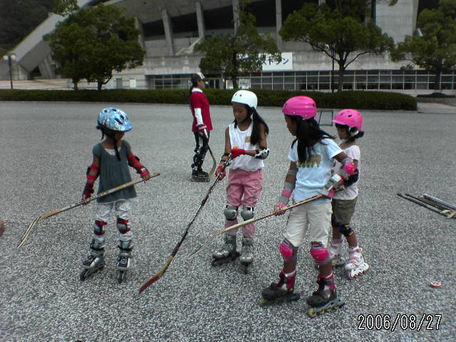 ���̉摜�̒��쌠��
Hiroshima Inline Hockey League(HIHL)�ɂ���܂��B�摜�f�[�^�̖��f�]�p�͌ł����f��\���グ�܂��B