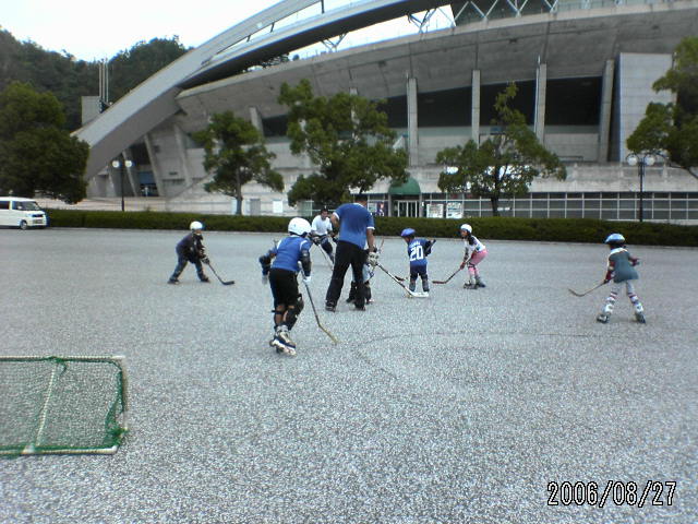 ���̉摜�̒��쌠��
Hiroshima Inline Hockey League(HIHL)�ɂ���܂��B�摜�f�[�^�̖��f�]�p�͌ł����f��\���グ�܂��B