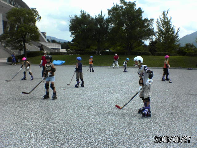 ���̉摜�̒��쌠��
Hiroshima Inline Hockey League(HIHL)�ɂ���܂��B�摜�f�[�^�̖��f�]�p�͌ł����f��\���グ�܂��B