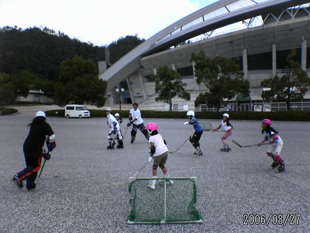 ���̉摜�̒��쌠��
Hiroshima Inline Hockey League(HIHL)�ɂ���܂��B�摜�f�[�^�̖��f�]�p�͌ł����f��\���グ�܂��B