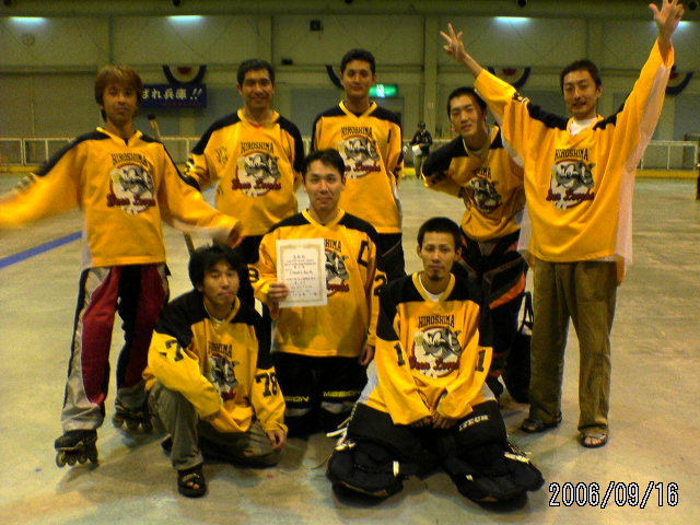 ���̉摜�̒��쌠��
Hiroshima Inline Hockey League(HIHL)�ɂ���܂��B�摜�f�[�^�̖��f�]�p�͌ł����f��\���グ�܂��B