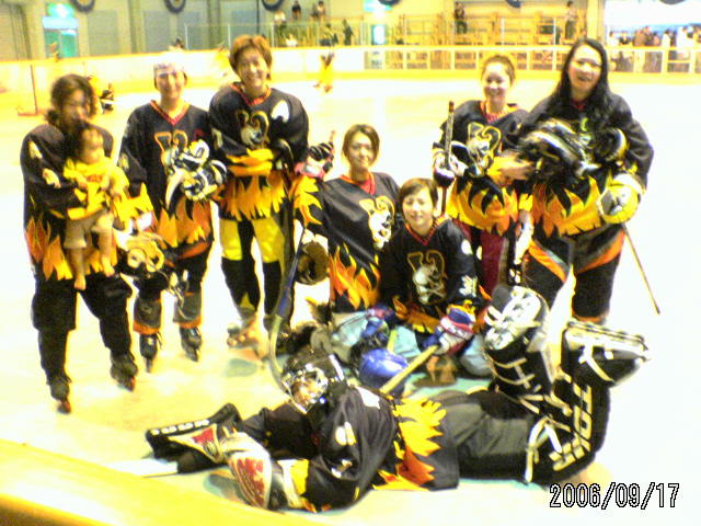 ���̉摜�̒��쌠��
Hiroshima Inline Hockey League(HIHL)�ɂ���܂��B�摜�f�[�^�̖��f�]�p�͌ł����f��\���グ�܂��B