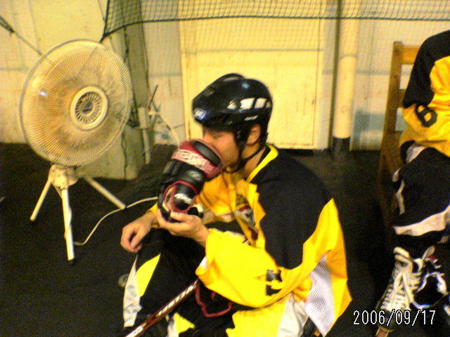 ���̉摜�̒��쌠��
Hiroshima Inline Hockey League(HIHL)�ɂ���܂��B�摜�f�[�^�̖��f�]�p�͌ł����f��\���グ�܂��B