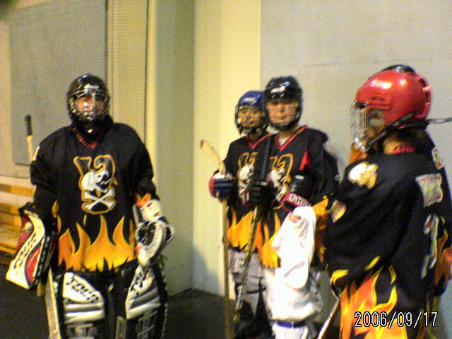 ���̉摜�̒��쌠��
Hiroshima Inline Hockey League(HIHL)�ɂ���܂��B�摜�f�[�^�̖��f�]�p�͌ł����f��\���グ�܂��B