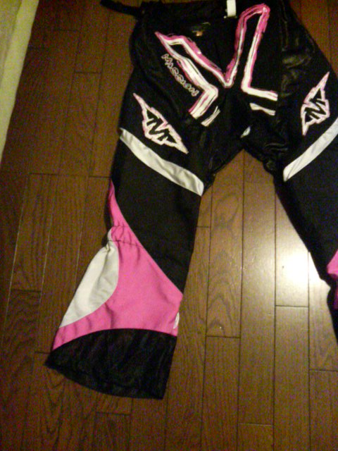 ���̉摜�̒��쌠��
Hiroshima Inline Hockey League(HIHL)�ɂ���܂��B�摜�f�[�^�̖��f�]�p�͌ł����f��\���グ�܂��B