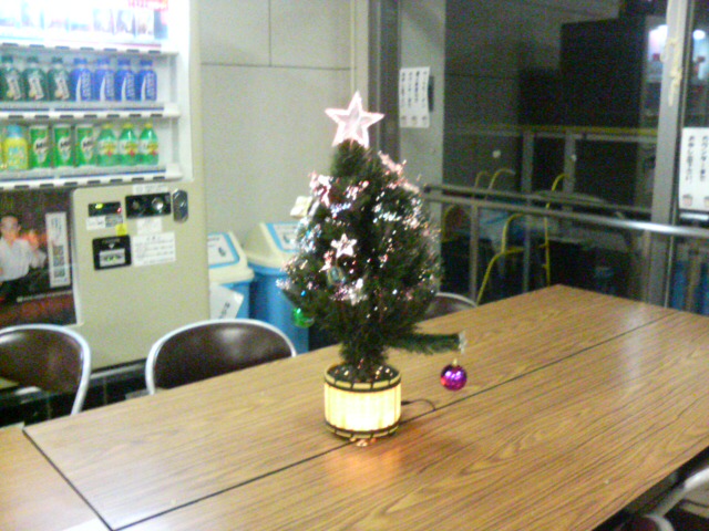 ���̉摜�̒��쌠��
Hiroshima Inline Hockey League(HIHL)�ɂ���܂��B�摜�f�[�^�̖��f�]�p�͌ł����f��\���グ�܂��B