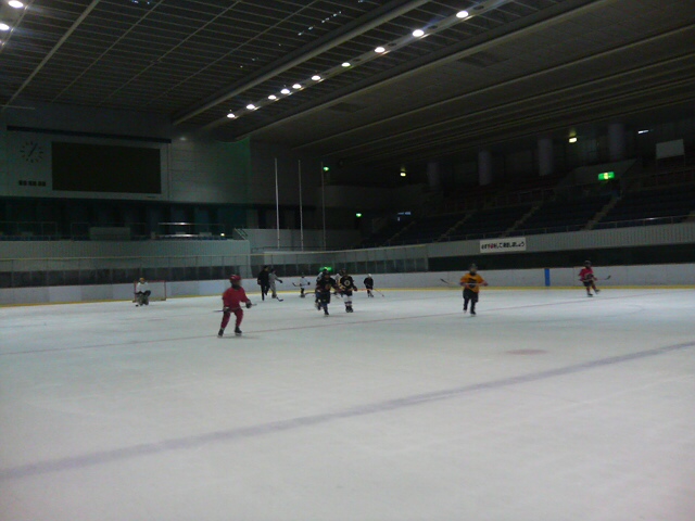 ���̉摜�̒��쌠��
Hiroshima Inline Hockey League(HIHL)�ɂ���܂��B�摜�f�[�^�̖��f�]�p�͌ł����f��\���グ�܂��B