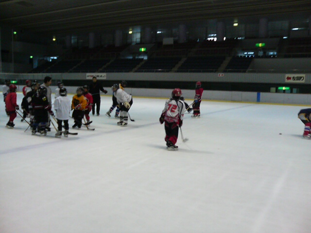 ���̉摜�̒��쌠��
Hiroshima Inline Hockey League(HIHL)�ɂ���܂��B�摜�f�[�^�̖��f�]�p�͌ł����f��\���グ�܂��B