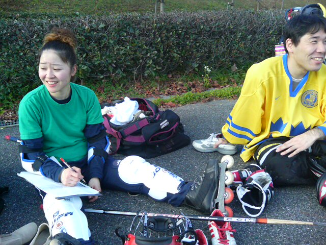 ���̉摜�̒��쌠��
Hiroshima Inline Hockey League(HIHL)�ɂ���܂��B�摜�f�[�^�̖��f�]�p�͌ł����f��\���グ�܂��B