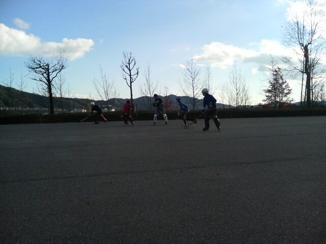 ���̉摜�̒��쌠��
Hiroshima Inline Hockey League(HIHL)�ɂ���܂��B�摜�f�[�^�̖��f�]�p�͌ł����f��\���グ�܂��B