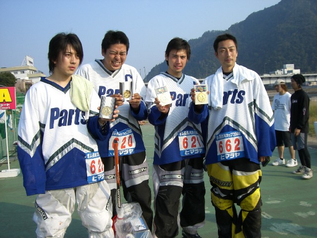 ���̉摜�̒��쌠��
Hiroshima Inline Hockey League(HIHL)�ɂ���܂��B�摜�f�[�^�̖��f�]�p�͌ł����f��\���グ�܂��B