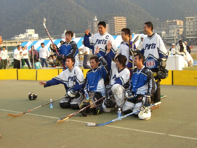 ���̉摜�̒��쌠��
Hiroshima Inline Hockey League(HIHL)�ɂ���܂��B�摜�f�[�^�̖��f�]�p�͌ł����f��\���グ�܂��B