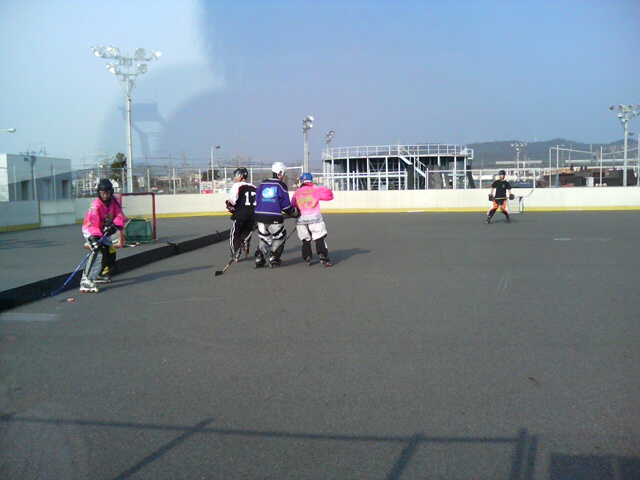 ���̉摜�̒��쌠��
Hiroshima Inline Hockey League(HIHL)�ɂ���܂��B�摜�f�[�^�̖��f�]�p�͌ł����f��\���グ�܂��B