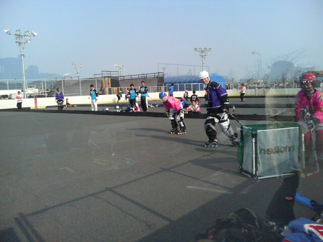 ���̉摜�̒��쌠��
Hiroshima Inline Hockey League(HIHL)�ɂ���܂��B�摜�f�[�^�̖��f�]�p�͌ł����f��\���グ�܂��B