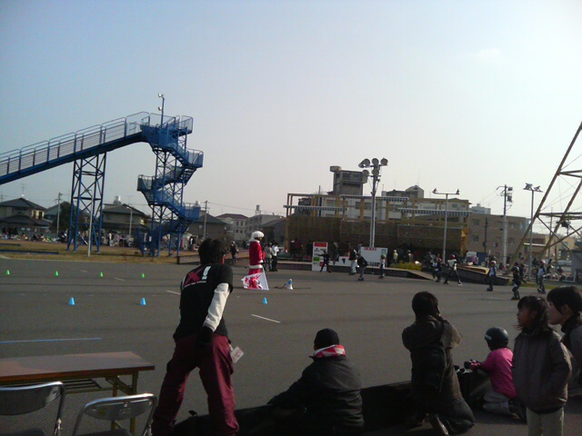 ���̉摜�̒��쌠��
Hiroshima Inline Hockey League(HIHL)�ɂ���܂��B�摜�f�[�^�̖��f�]�p�͌ł����f��\���グ�܂��B