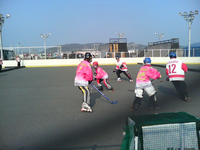 ���̉摜�̒��쌠��
Hiroshima Inline Hockey League(HIHL)�ɂ���܂��B�摜�f�[�^�̖��f�]�p�͌ł����f��\���グ�܂��B