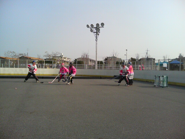���̉摜�̒��쌠��
Hiroshima Inline Hockey League(HIHL)�ɂ���܂��B�摜�f�[�^�̖��f�]�p�͌ł����f��\���グ�܂��B
