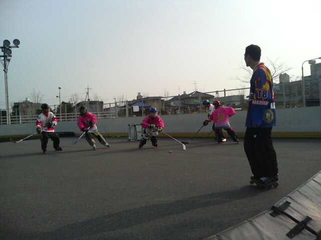 ���̉摜�̒��쌠��
Hiroshima Inline Hockey League(HIHL)�ɂ���܂��B�摜�f�[�^�̖��f�]�p�͌ł����f��\���グ�܂��B