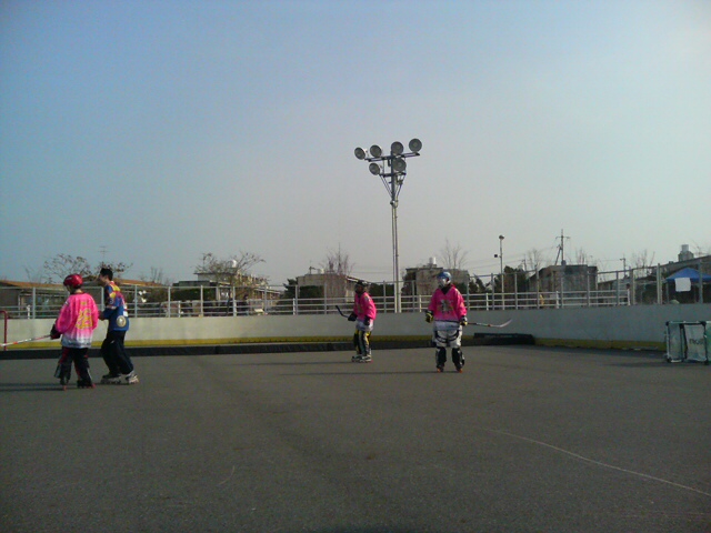 ���̉摜�̒��쌠��
Hiroshima Inline Hockey League(HIHL)�ɂ���܂��B�摜�f�[�^�̖��f�]�p�͌ł����f��\���グ�܂��B