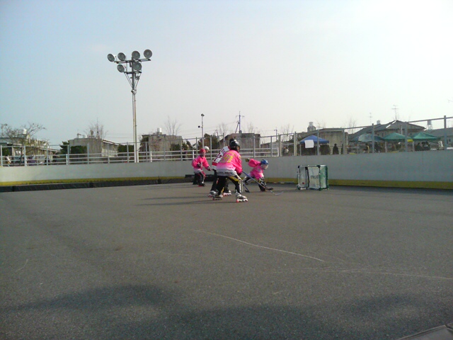 ���̉摜�̒��쌠��
Hiroshima Inline Hockey League(HIHL)�ɂ���܂��B�摜�f�[�^�̖��f�]�p�͌ł����f��\���グ�܂��B