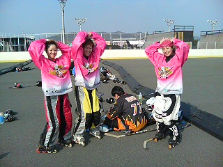 ���̉摜�̒��쌠��
Hiroshima Inline Hockey League(HIHL)�ɂ���܂��B�摜�f�[�^�̖��f�]�p�͌ł����f��\���グ�܂��B