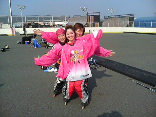 ���̉摜�̒��쌠��
Hiroshima Inline Hockey League(HIHL)�ɂ���܂��B�摜�f�[�^�̖��f�]�p�͌ł����f��\���グ�܂��B