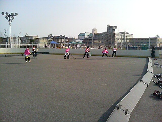 ���̉摜�̒��쌠��
Hiroshima Inline Hockey League(HIHL)�ɂ���܂��B�摜�f�[�^�̖��f�]�p�͌ł����f��\���グ�܂��B