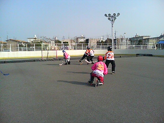 ���̉摜�̒��쌠��
Hiroshima Inline Hockey League(HIHL)�ɂ���܂��B�摜�f�[�^�̖��f�]�p�͌ł����f��\���グ�܂��B
