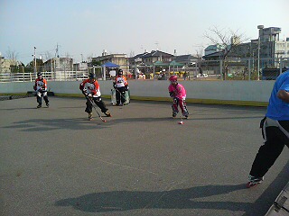 ���̉摜�̒��쌠��
Hiroshima Inline Hockey League(HIHL)�ɂ���܂��B�摜�f�[�^�̖��f�]�p�͌ł����f��\���グ�܂��B