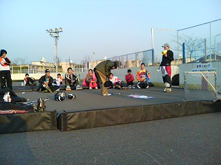 ���̉摜�̒��쌠��
Hiroshima Inline Hockey League(HIHL)�ɂ���܂��B�摜�f�[�^�̖��f�]�p�͌ł����f��\���グ�܂��B