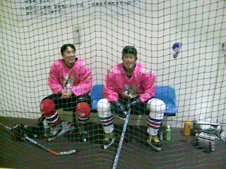���̉摜�̒��쌠��
Hiroshima Inline Hockey League(HIHL)�ɂ���܂��B�摜�f�[�^�̖��f�]�p�͌ł����f��\���グ�܂��B