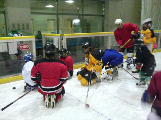 ���̉摜�̒��쌠��
Hiroshima Inline Hockey League(HIHL)�ɂ���܂��B�摜�f�[�^�̖��f�]�p�͌ł����f��\���グ�܂��B