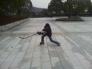 ���̉摜�̒��쌠��
Hiroshima Inline Hockey League(HIHL)�ɂ���܂��B�摜�f�[�^�̖��f�]�p�͌ł����f��\���グ�܂��B