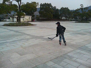 ���̉摜�̒��쌠��
Hiroshima Inline Hockey League(HIHL)�ɂ���܂��B�摜�f�[�^�̖��f�]�p�͌ł����f��\���グ�܂��B