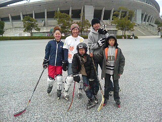���̉摜�̒��쌠��
Hiroshima Inline Hockey League(HIHL)�ɂ���܂��B�摜�f�[�^�̖��f�]�p�͌ł����f��\���グ�܂��B