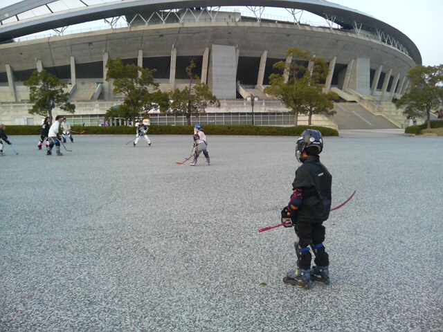 ���̉摜�̒��쌠��
Hiroshima Inline Hockey League(HIHL)�ɂ���܂��B�摜�f�[�^�̖��f�]�p�͌ł����f��\���グ�܂��B