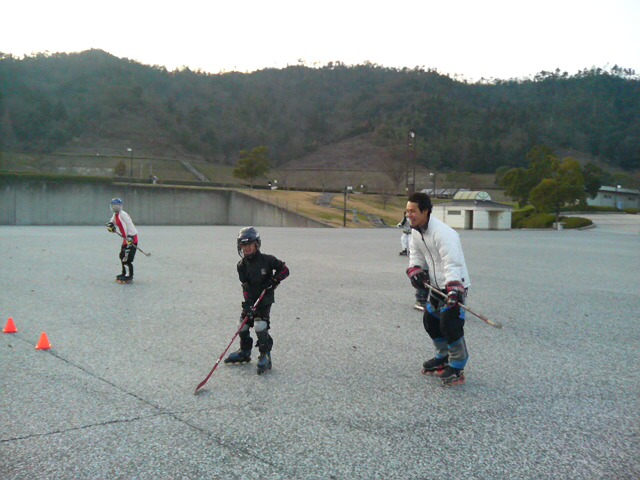 ���̉摜�̒��쌠��
Hiroshima Inline Hockey League(HIHL)�ɂ���܂��B�摜�f�[�^�̖��f�]�p�͌ł����f��\���グ�܂��B