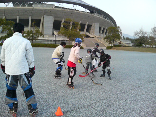���̉摜�̒��쌠��
Hiroshima Inline Hockey League(HIHL)�ɂ���܂��B�摜�f�[�^�̖��f�]�p�͌ł����f��\���グ�܂��B