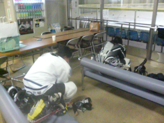 ���̉摜�̒��쌠��
Hiroshima Inline Hockey League(HIHL)�ɂ���܂��B�摜�f�[�^�̖��f�]�p�͌ł����f��\���グ�܂��B