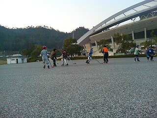 ���̉摜�̒��쌠��
Hiroshima Inline Hockey League(HIHL)�ɂ���܂��B�摜�f�[�^�̖��f�]�p�͌ł����f��\���グ�܂��B