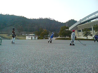 ���̉摜�̒��쌠��
Hiroshima Inline Hockey League(HIHL)�ɂ���܂��B�摜�f�[�^�̖��f�]�p�͌ł����f��\���グ�܂��B