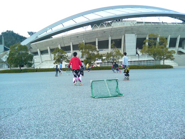 ���̉摜�̒��쌠��
Hiroshima Inline Hockey League(HIHL)�ɂ���܂��B�摜�f�[�^�̖��f�]�p�͌ł����f��\���グ�܂��B